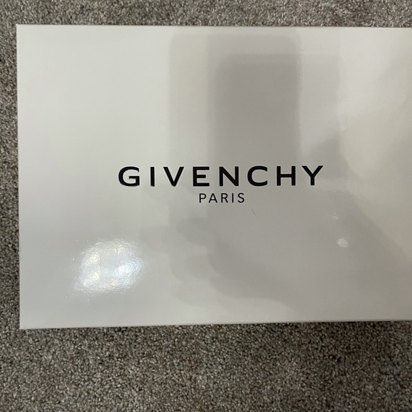 Givenchy pouch - Picture 8 of 9